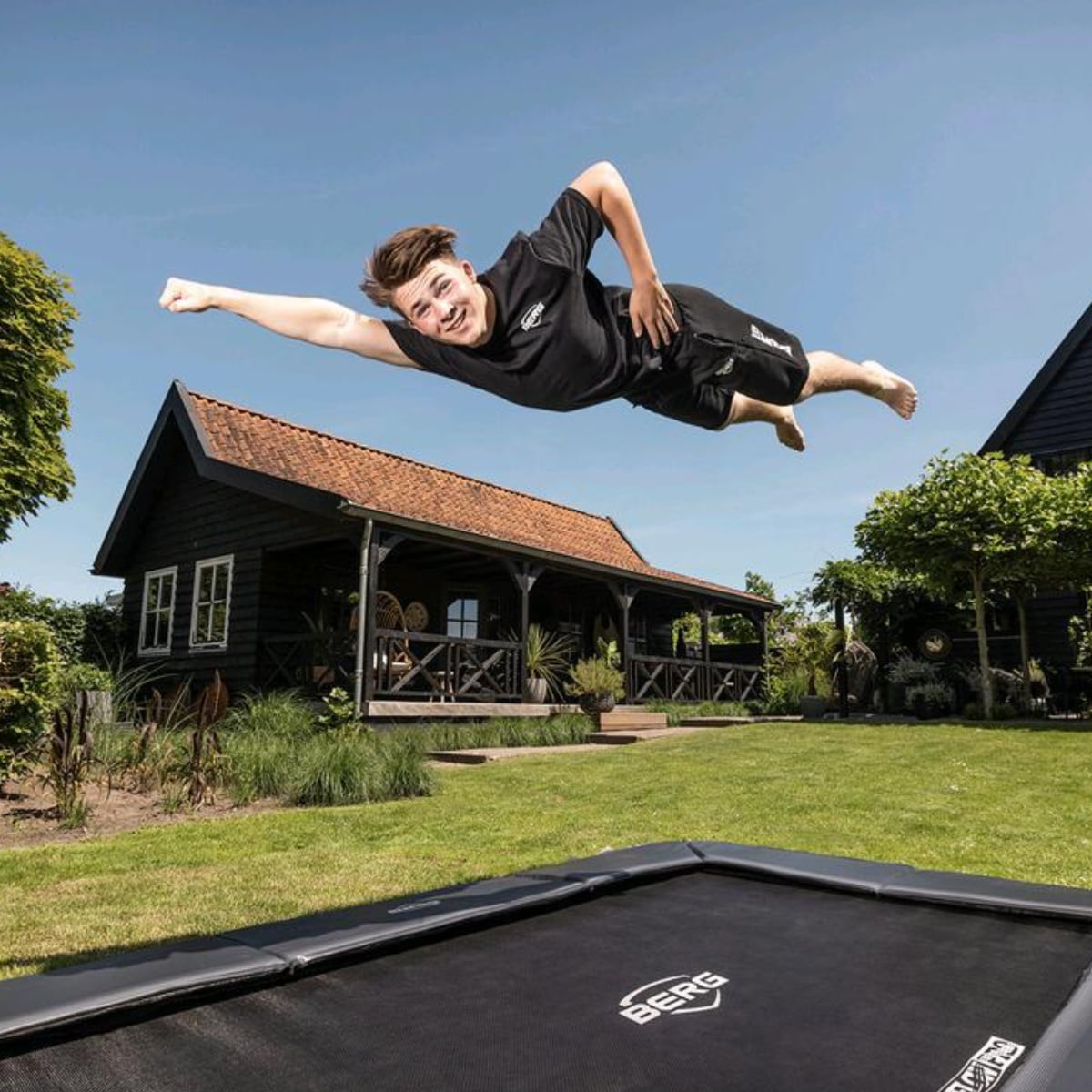 BERG Ultim Champion 330 FlatGround Grå